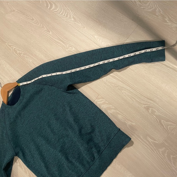 Lululemon Engineered Warmth Long Sleeve Crew Teal Turquoise size Medium fit - Picture 13 of 16